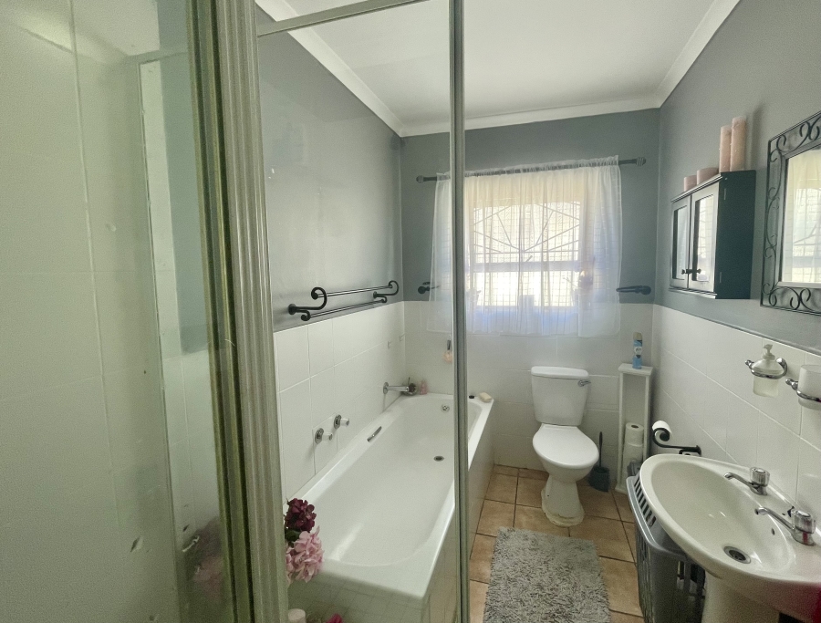 3 Bedroom Property for Sale in Country Club Western Cape